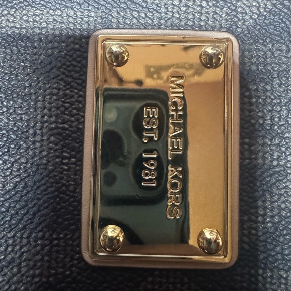 Michael Kors IPAD Cover w/ Zipper Compartment - Picture 3 of 16